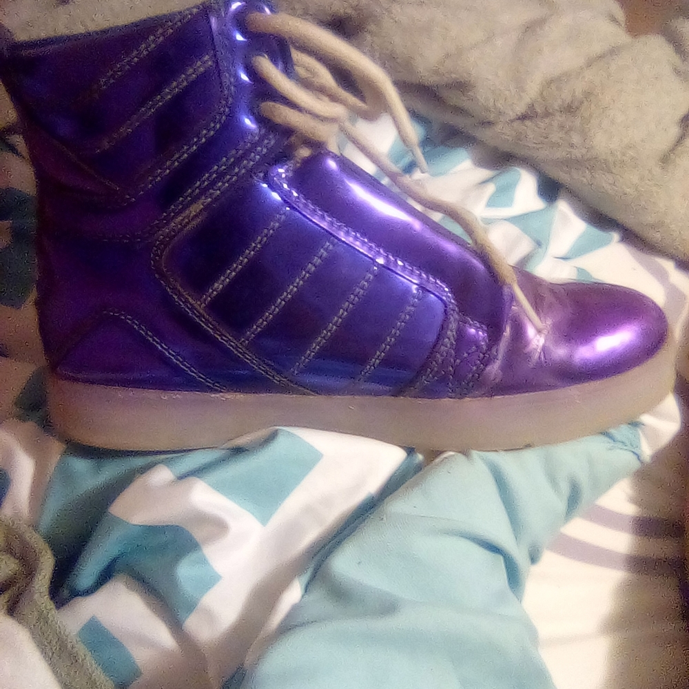 Shoes - Picture 6 of 8